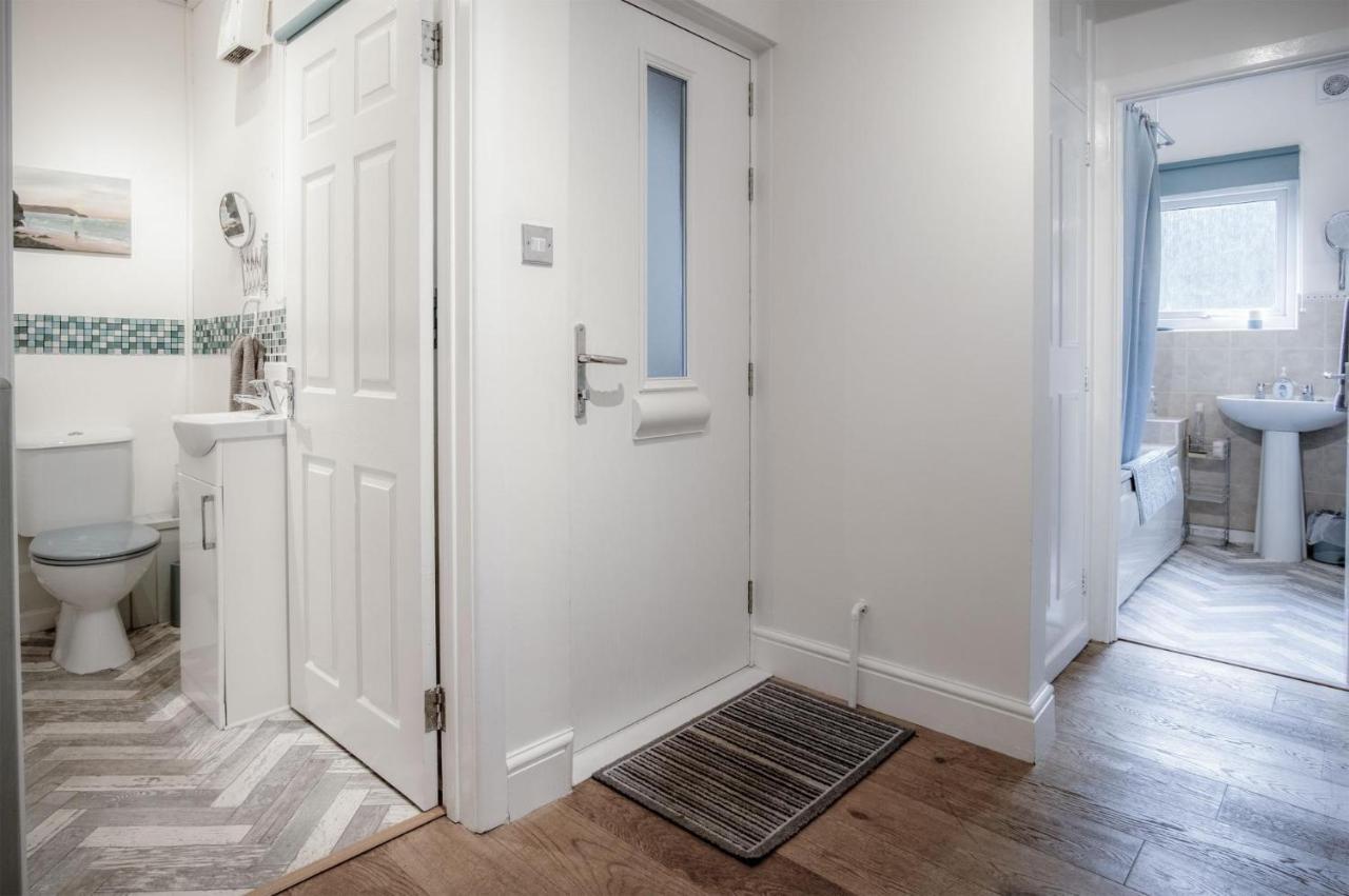 Glenvale - 2 Bedroom Apartment - Сондърсфут Екстериор снимка