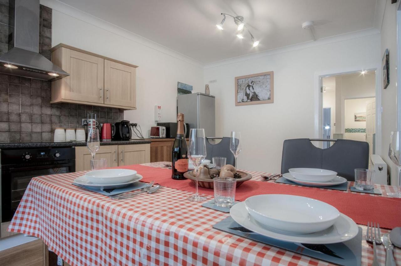 Glenvale - 2 Bedroom Apartment - Сондърсфут Екстериор снимка